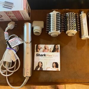 Shark Flex Style air styling & Drying system. HD400. 5 attachments&Manual. WORKS